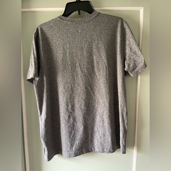 Old Navy Active shirt - Picture 4 of 5